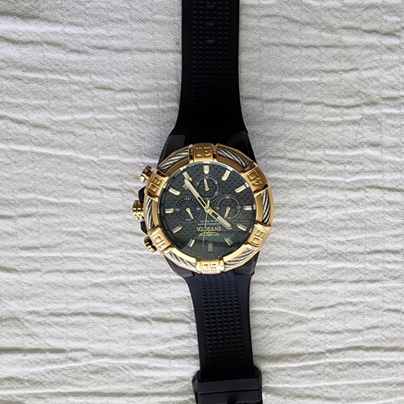 Invicta Chronograph Watch - Black and Gold - Picture 6 of 6